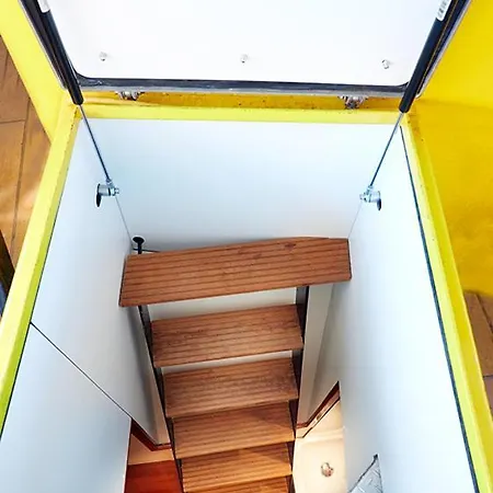 Segelschiff Loth Lorien 보트호텔 *